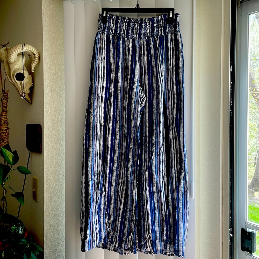 Super fun flowy, very comfortable summer pants. Love, love these!
